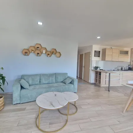 Lana #clim#terrasse - Meuble Classe 3etoiles Apartman